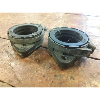 1973-74 Yamaha TX500 Carburetor Mounting Rubbers Holders 371-13565-03 371-13555-03