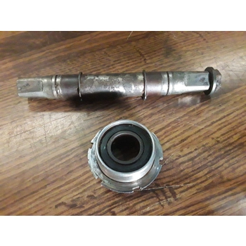Kajita Runners Pro L129 Bottom Bracket Spindle and Left Cup