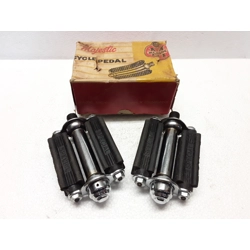 Majestic No. 966 Antique Rubber Pedals - NOS