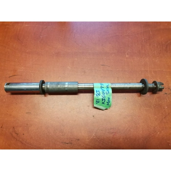 1980-86 Yamaha XJ650 XJ750 XV750 XV920 XZ550R Rear Axle Assembly 4H7-25381-00 90560-17125