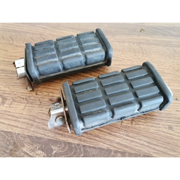 1980-90 Yamaha VMX XJ XS XV YX Passenger Foot Pegs 3H5-27444-00 3H5-27433-00