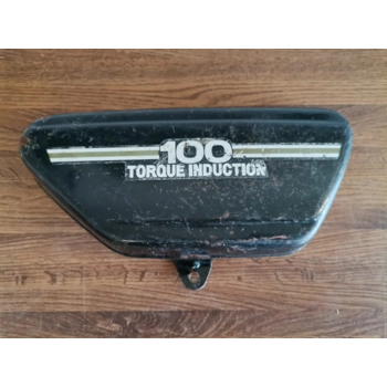1975-76 Yamaha RS100 Right Side Cover 463-21711-01