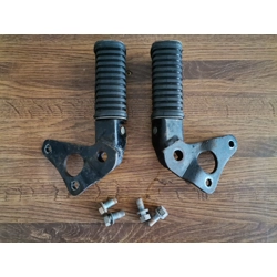 1975-78 Yamaha XS500 Passenger Foot Pegs and Brackets - Pair 447-27433-00 371-27442-01 371-27432-01