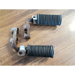 1982-83 Suzuki GS750E GS750T Driver Foot Pegs and Brackets 43550-34500 43520-49500
