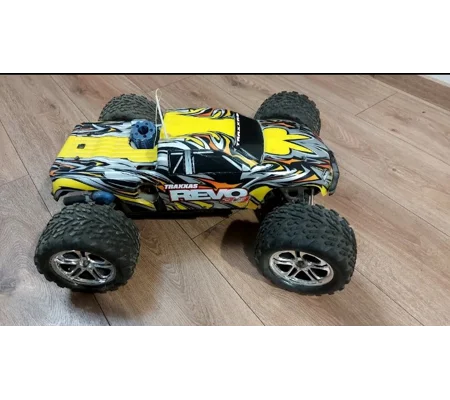 (USED) Traxxas Revo 3.3 w/ 27Mhz Radio & EZ Start
