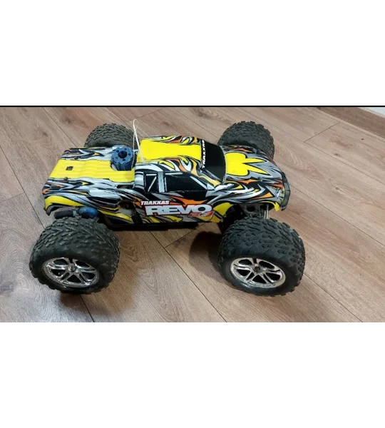 (USED) Traxxas Revo 3.3 w/ 27Mhz Radio & EZ Start