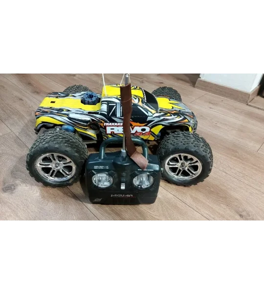 (USED) Traxxas Revo 3.3 w/ 27Mhz Radio & EZ Start