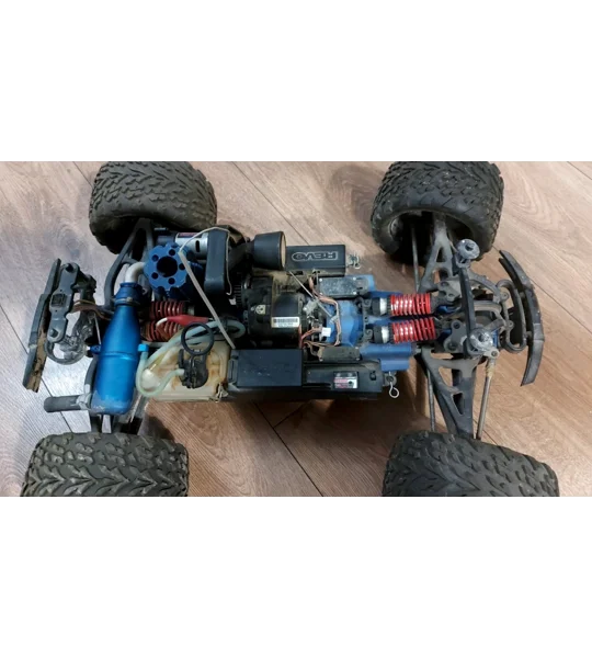 (USED) Traxxas Revo 3.3 w/ 27Mhz Radio & EZ Start