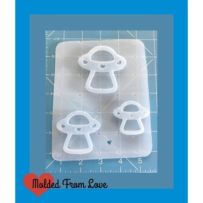 Kawaii Space Ship with Beam Open Bezel Shaker Style Handmade Plastic Mold Kawaii Space Ship with Beam Open Bezel Shaker Style Handmade Plastic Mold