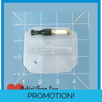 Retro Vintage Lucite Cigaret..