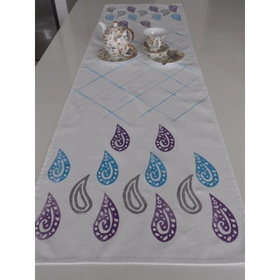 Table runner Petals title=