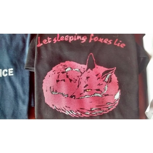 LET SLEEPING FOXES LIE T shirt/tote