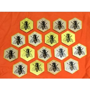 "NATURAL WOOD BEE FRIDGE MAGNET", HAND-PRINTED ON A BEECH WOOD HEXAGON