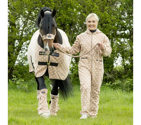 Supreme Products Dotty Fleece Rug Luxurious Latte