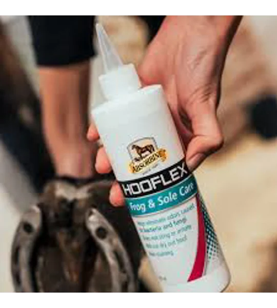 355ml squeeze bottle of Absorbine Hooflex Frog and Sole Care horse hoof liquid treatment