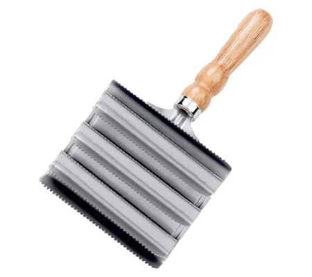 Lincoln Large Metal Curry Comb
