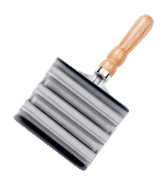 Lincoln Large Metal Curry Comb
