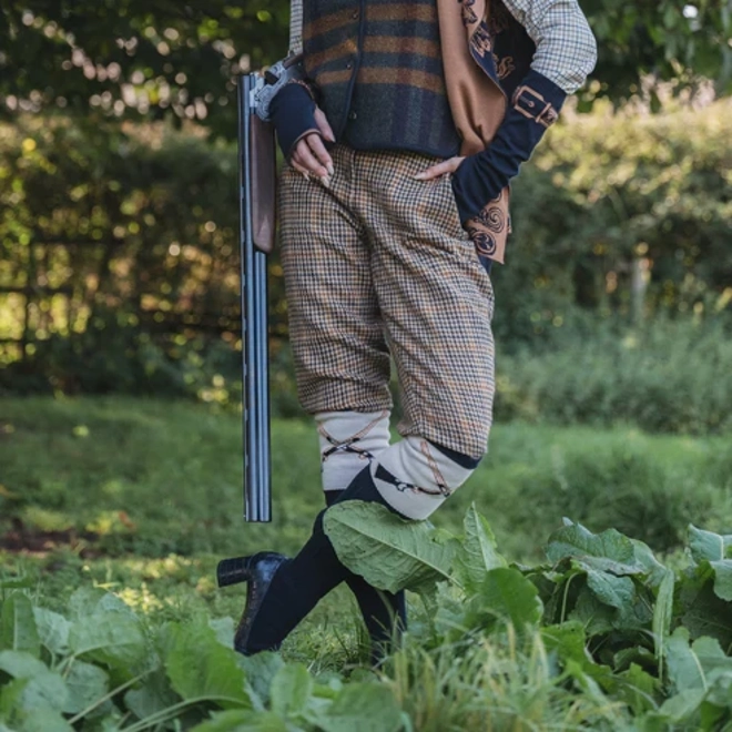 Additional Image for Waring Brooke Crossed Gun Socks  Navy Taupe