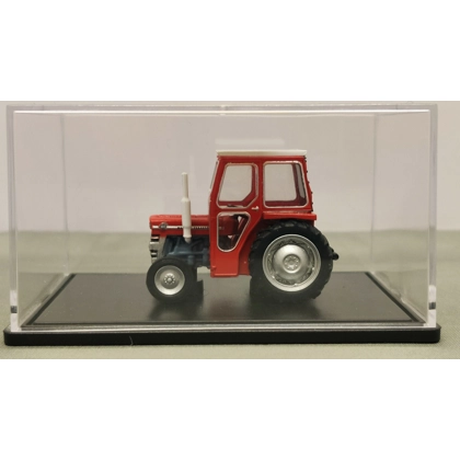 Oxford Agriculture OO Gauge. Massey Ferguson 135 Red