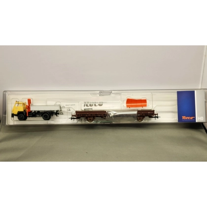 Roco HO. 2 axle OBB flat car with Steyr Snow plow truck load