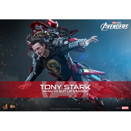 Hot Toys - The Avengers - 1/6th scale Tony Stark (Mark VII Suit up Version) Collectible Fig