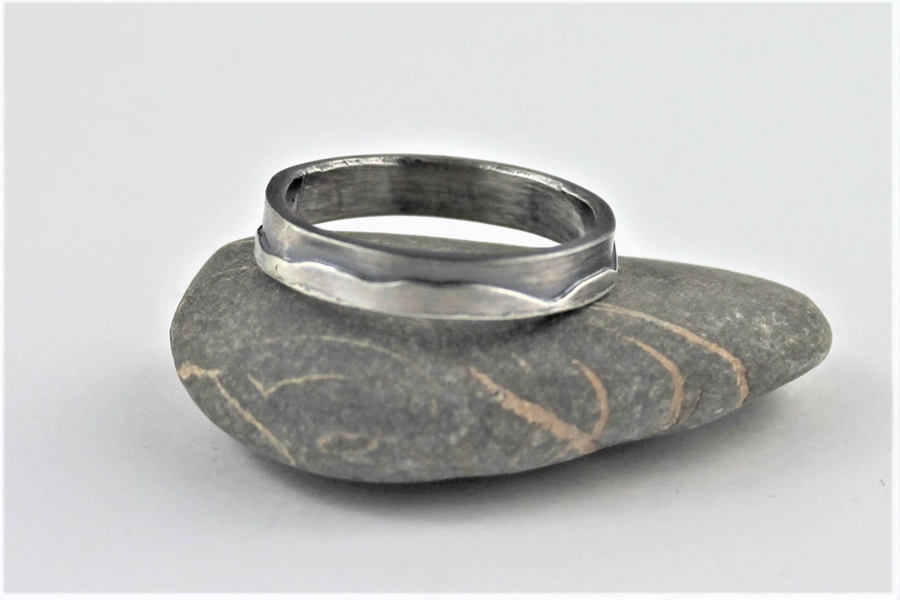 Sterling Silver 4mm Ban..