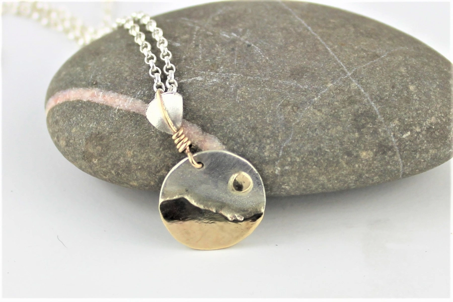 9ct and Sterling petite.. 9ct and Sterling petite..