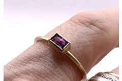 9ct gold slim band amethyst baguette ring