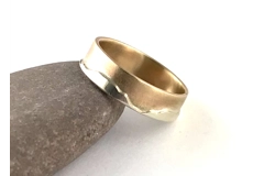 9ct gold 6mm band Mountains Ring