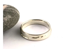 9ct gold 4mm Mountain Ring