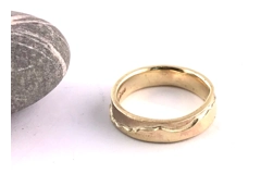 9ct gold 4mm Mountain Ring