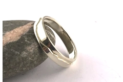 9ct gold 4mm Mountain Ring