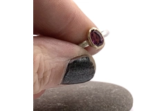 Sterling and 9ct set gemstone ring with Rhodolite Garnet
