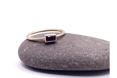9ct gold slim band amethyst baguette ring
