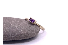 9ct gold slim band amethyst baguette ring