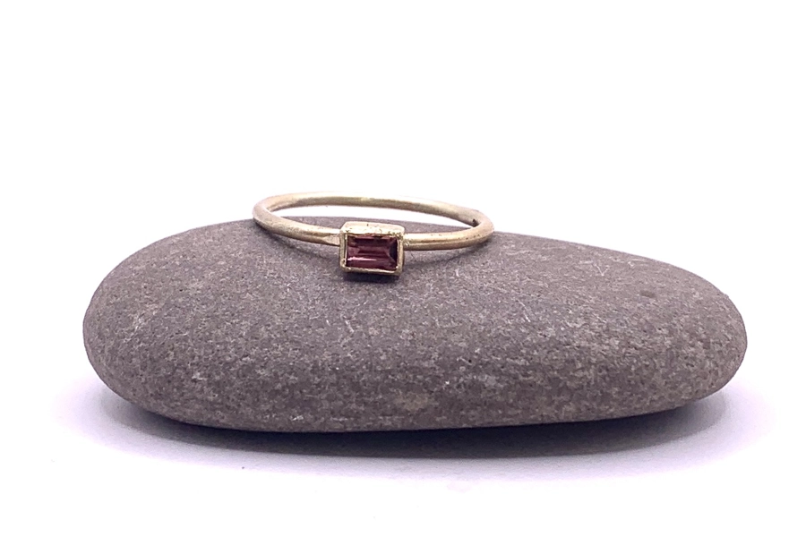 9ct gold slim band rhodolite garnet baguette ring
