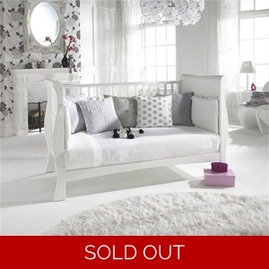 Izziwotnot Bailey Sleigh Cot..