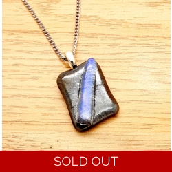 iridescent glass necklace pe..