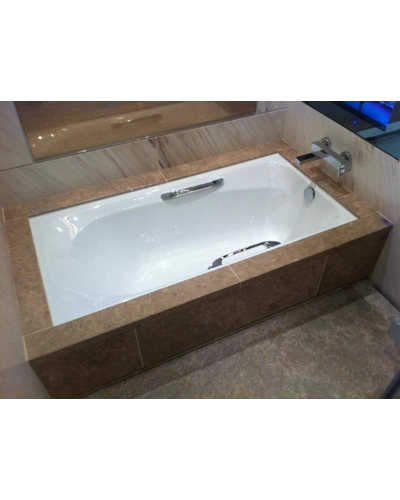 Acrylic Squared Bath Tub