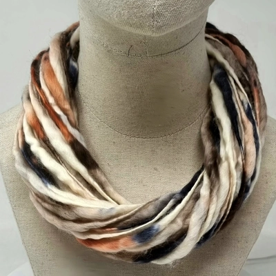 "Jacob" Pure wool necklace with magnetic clasp