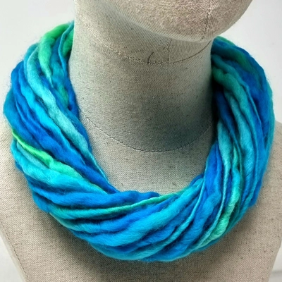 "Turquoise" Pure wool necklace with magnetic clasp