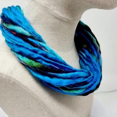 "Twilight" Pure wool necklace with magnetic clasp
