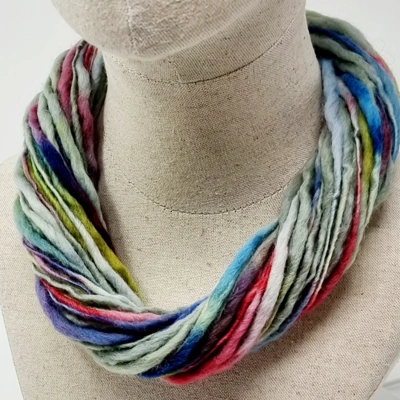 "Spring green" Pure wool necklace with magnetic clasp
