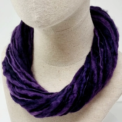 "Deeppurple" Pure wool necklace with magnetic clasp
