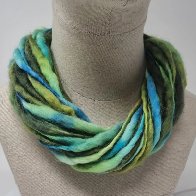 "Green/blue" Pure wool necklace with magnetic clasp