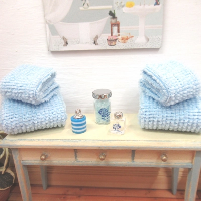 Dolls House Towels 4 Blue with Bath Salts and Ornament Jars 1:12th Scale Bathroom Miniature