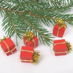Dolls House Christmas Tree Decorations 5 Red Gold Presents Miniature Hanging Parcels 1:12th Scale