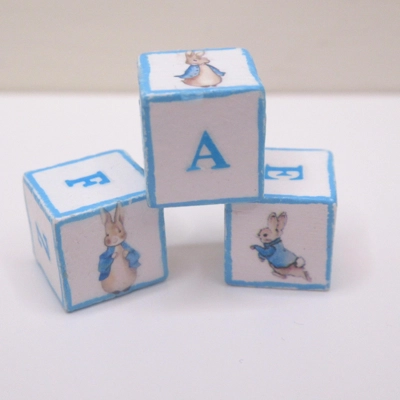 Dolls House Toy Letter Blocks Peter Rabbit Set of 3 Miniature Blue White Nursery Playroom 1:12 Scale