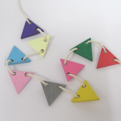 Dolls House Bunting 9 Wood Coloured Flags Miniature Garden Decoration 1:12 Scale