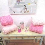 Dolls House Towels 4 Pink with Bath Salts and Ornament Jars 1:12th Scale